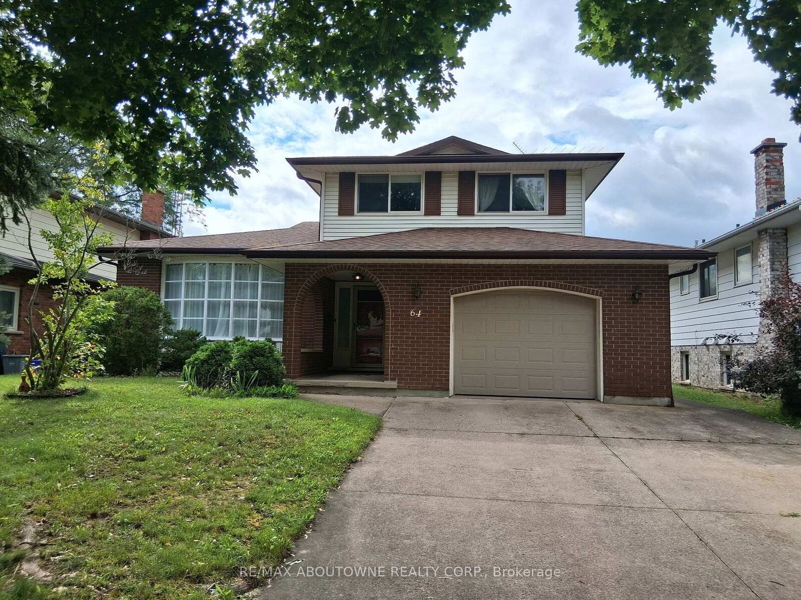 Property Photo:  64 Adel Drive  ON L2M 7E6 