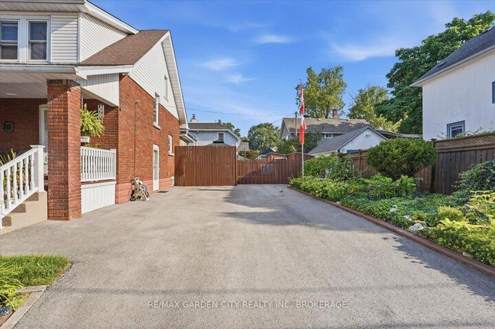 Property Photo:  38 Fitch Street  ON L3C 4V2 