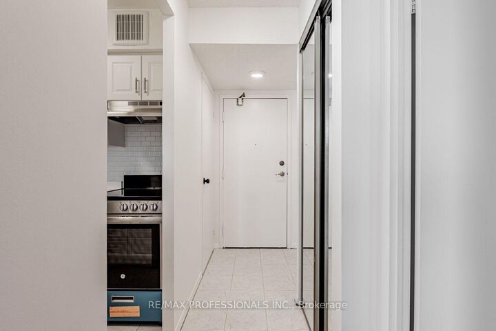 Photo de la propriété:  633 Bay Street 502  ON M5G 2G4 