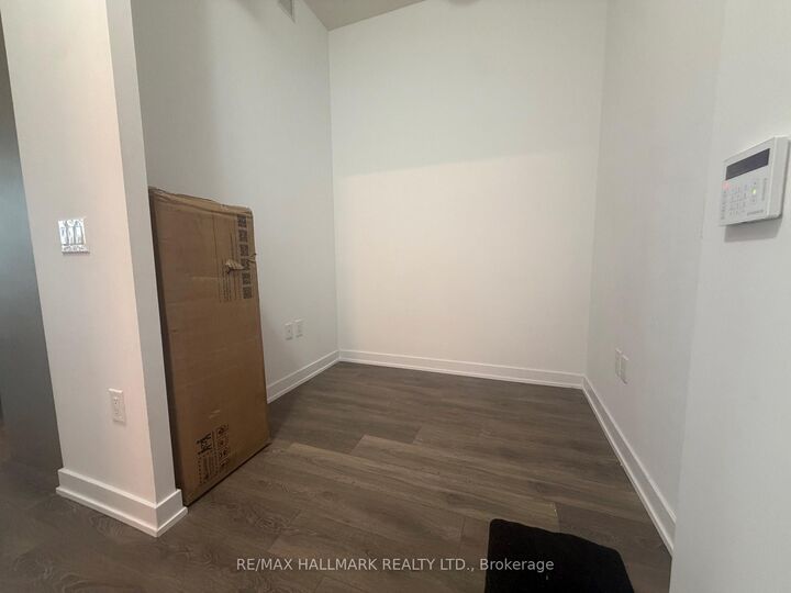 Property Photo:  38 Honeycrisp Crescent 1215  ON L4K 0M8 