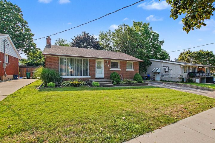 Property Photo:  209 Franklin Street S  ON N2C 1R8 