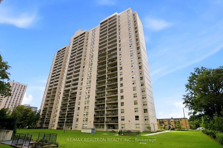 155 Marlee Avenue 909 — photo 1
