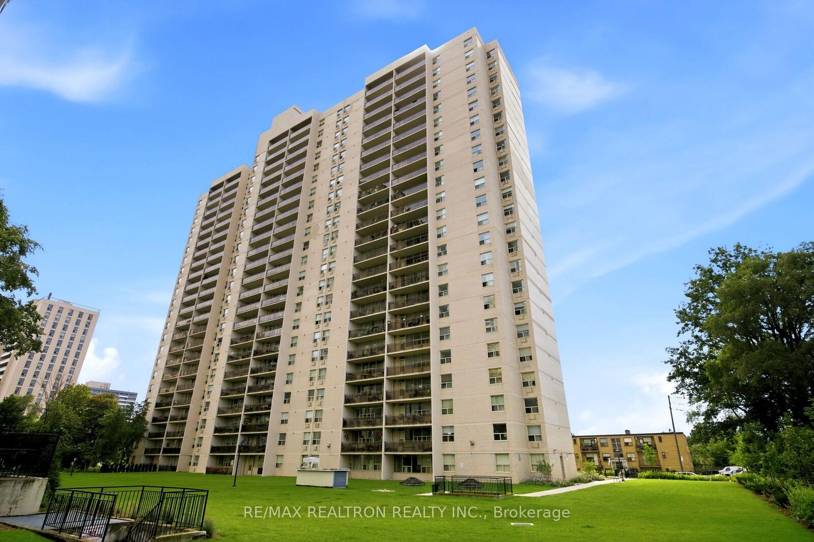 Property Photo:  155 Marlee Avenue 909  ON M6B 4B5 