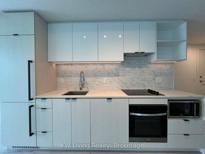 Property Photo:  252 Church Street 5711  ON M5B 0E6 