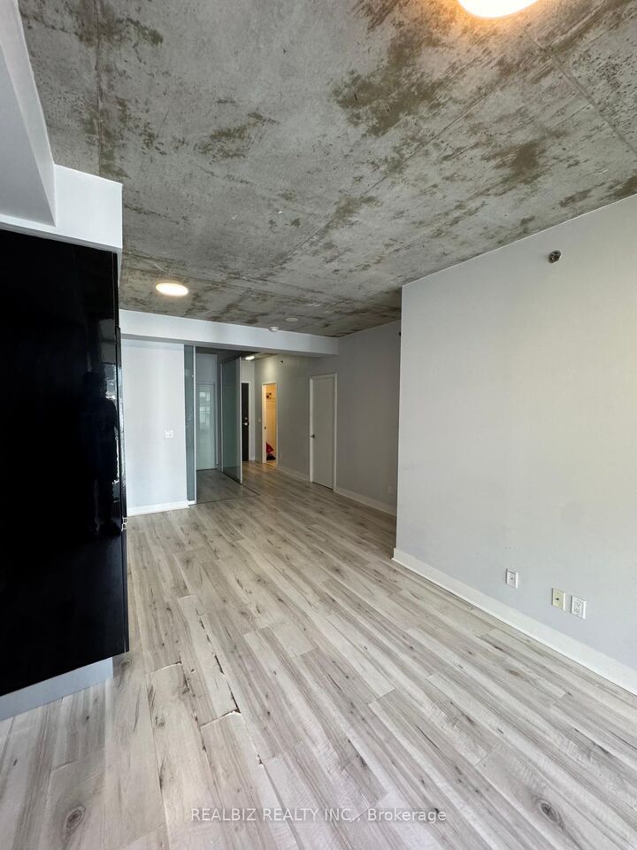Property Photo:  20 Minowan Miikan Lane 429  ON M6J 0E5 