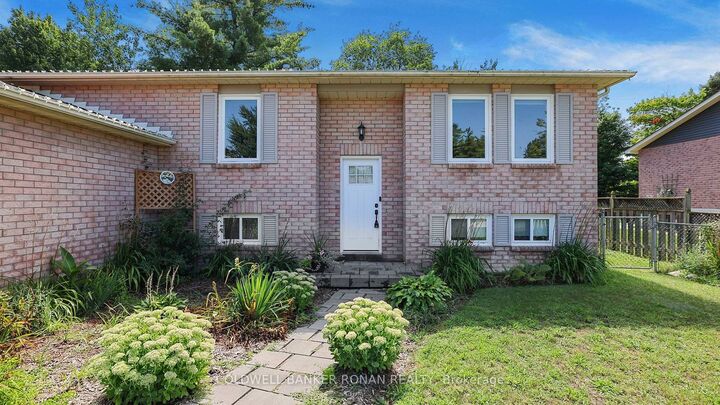 Property Photo:  8 McCarthy Crescent  ON L0M 1B3 