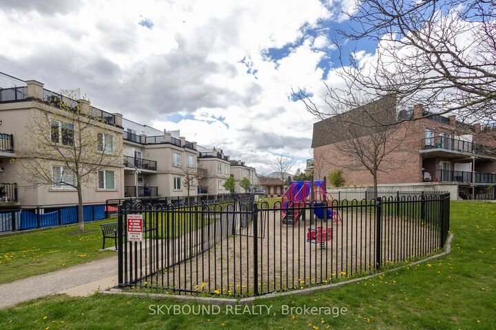 Property Photo: 3043 Finch Avenue W 2033 ON M9M 0A4