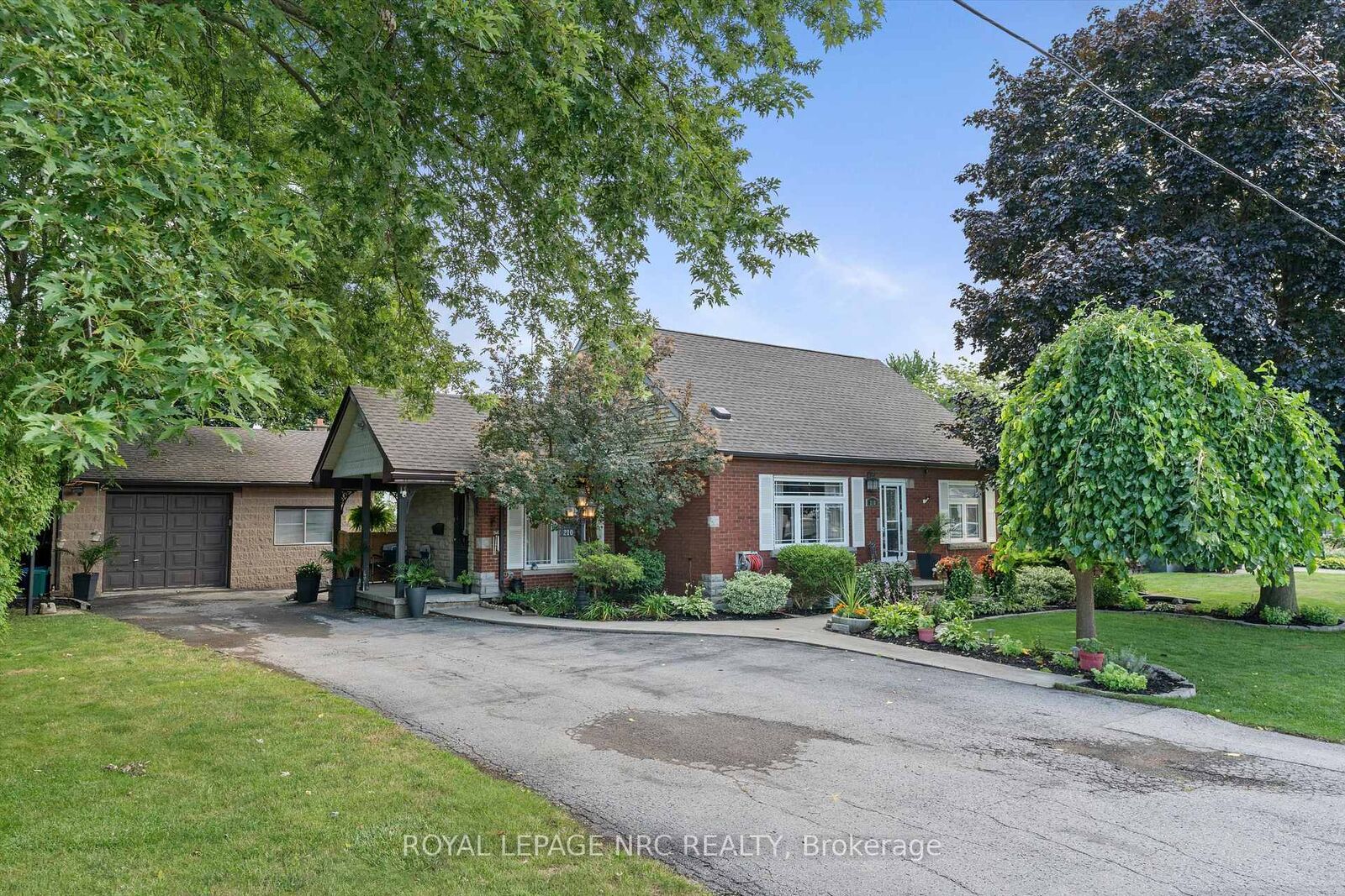 Property Photo: 210 Ontario Street ON L2V 1E4