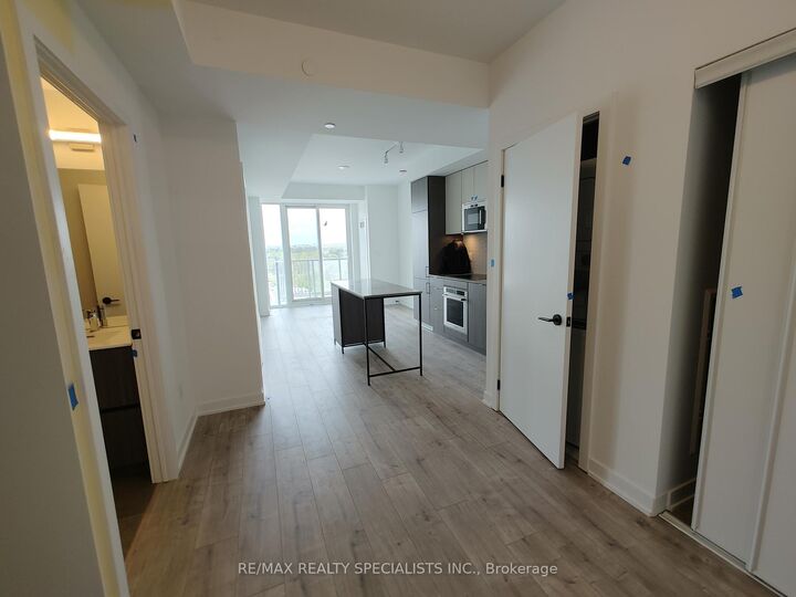 Property Photo:  220 Missinnihe Way 1302  ON L5H 0A9 