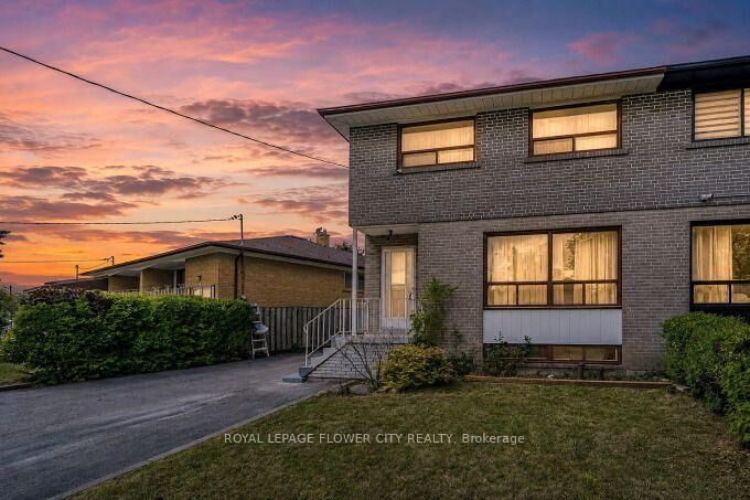 3 Clayhall Crescent — photo 1