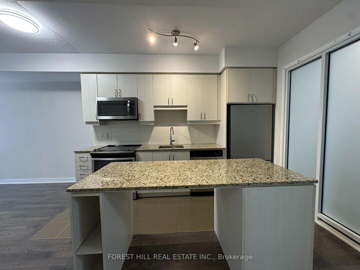 Property Photo:  9201 Yonge Street NW 208  ON L4C 1H9 