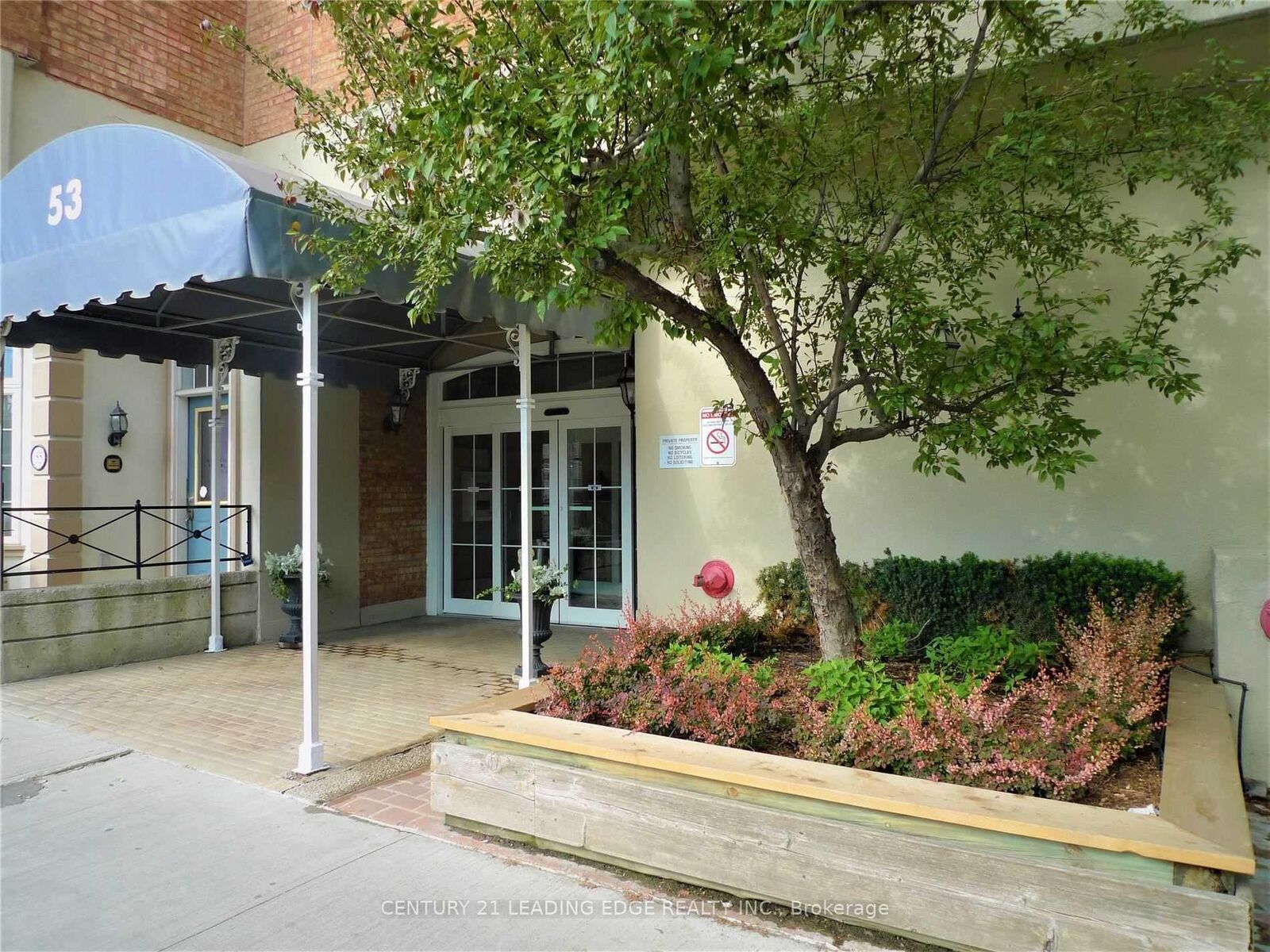 Property Photo:  49 McCaul Street 463  ON M5T 2W7 