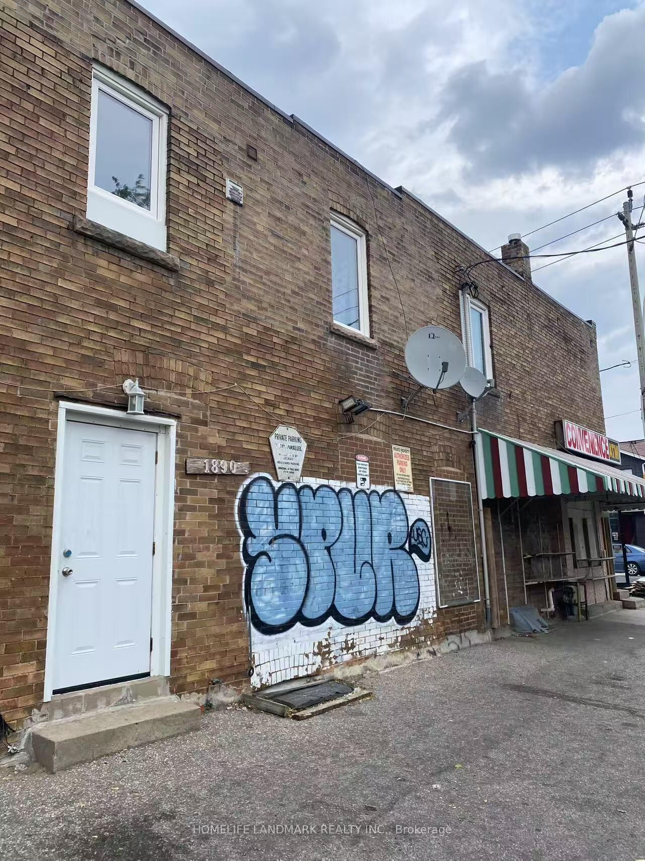 Property Photo:  1890 Dufferin Street Second Floor  ON M6E 3P7 