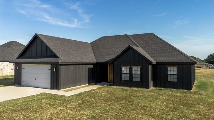 Property Photo:  33 Bull Run  OK 74730 