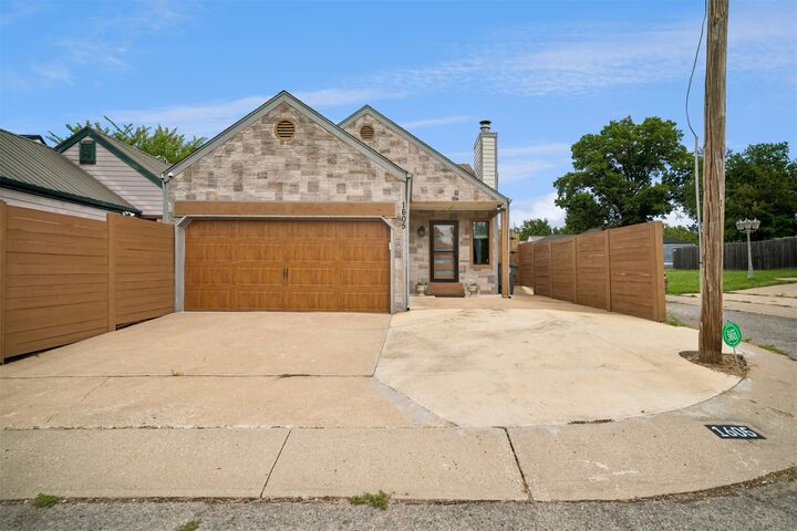 Property Photo:  1605 E 66th Court  OK 74136 