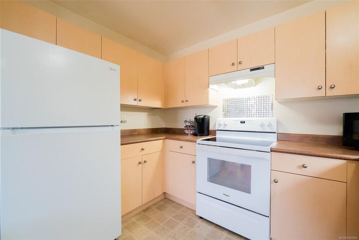 Property Photo: 297 Harwell Rd BC V9R 6V4
