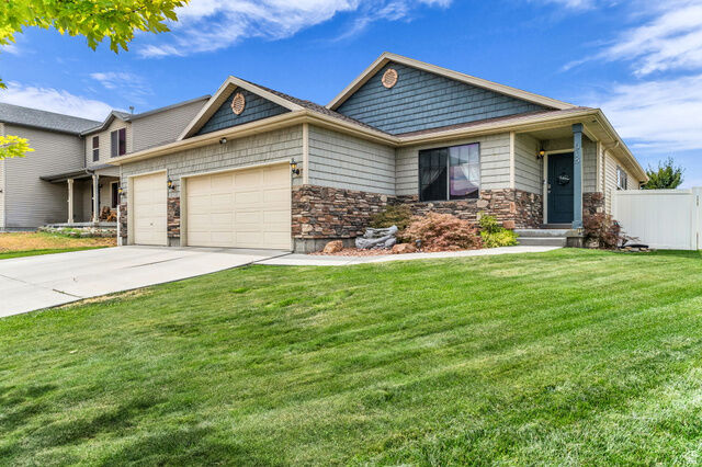 Property Photo:  915 N Opal Ln  UT 84074 