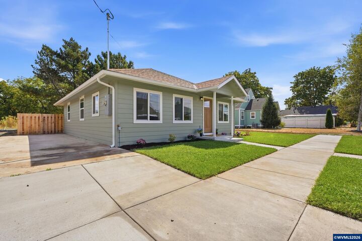 Property Photo: 235 Cleveland St OR 97355