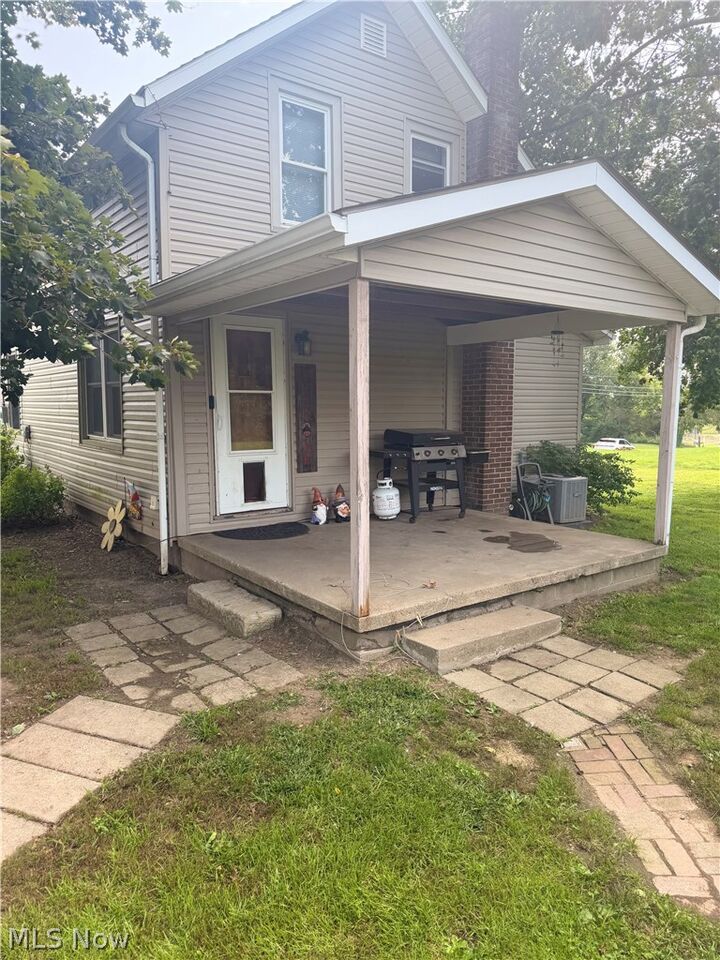Property Photo:  303 Wertz Street  OH 44618 