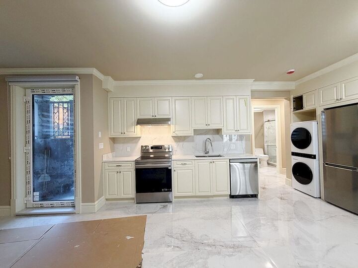 Property Photo:  38xx W 36th Avenue 2  BC V6N 2S5 