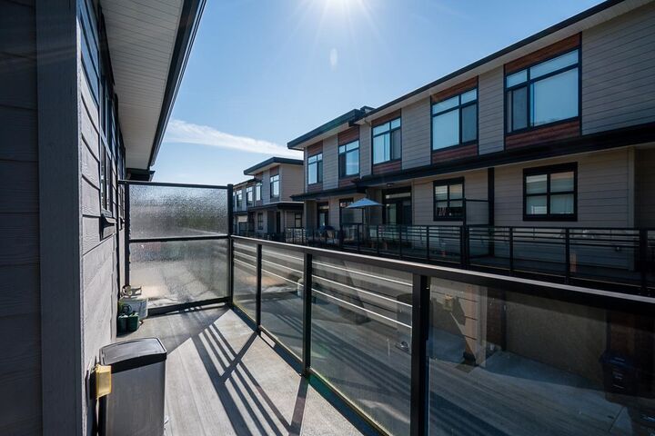 16488 64 Avenue 200 — photo 1