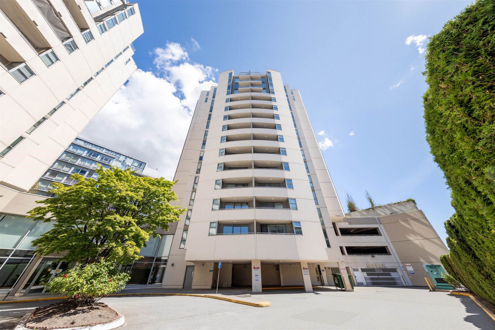 Photo de la propriété: 8248 Lansdowne Road 1505 BC V6X 3Y9