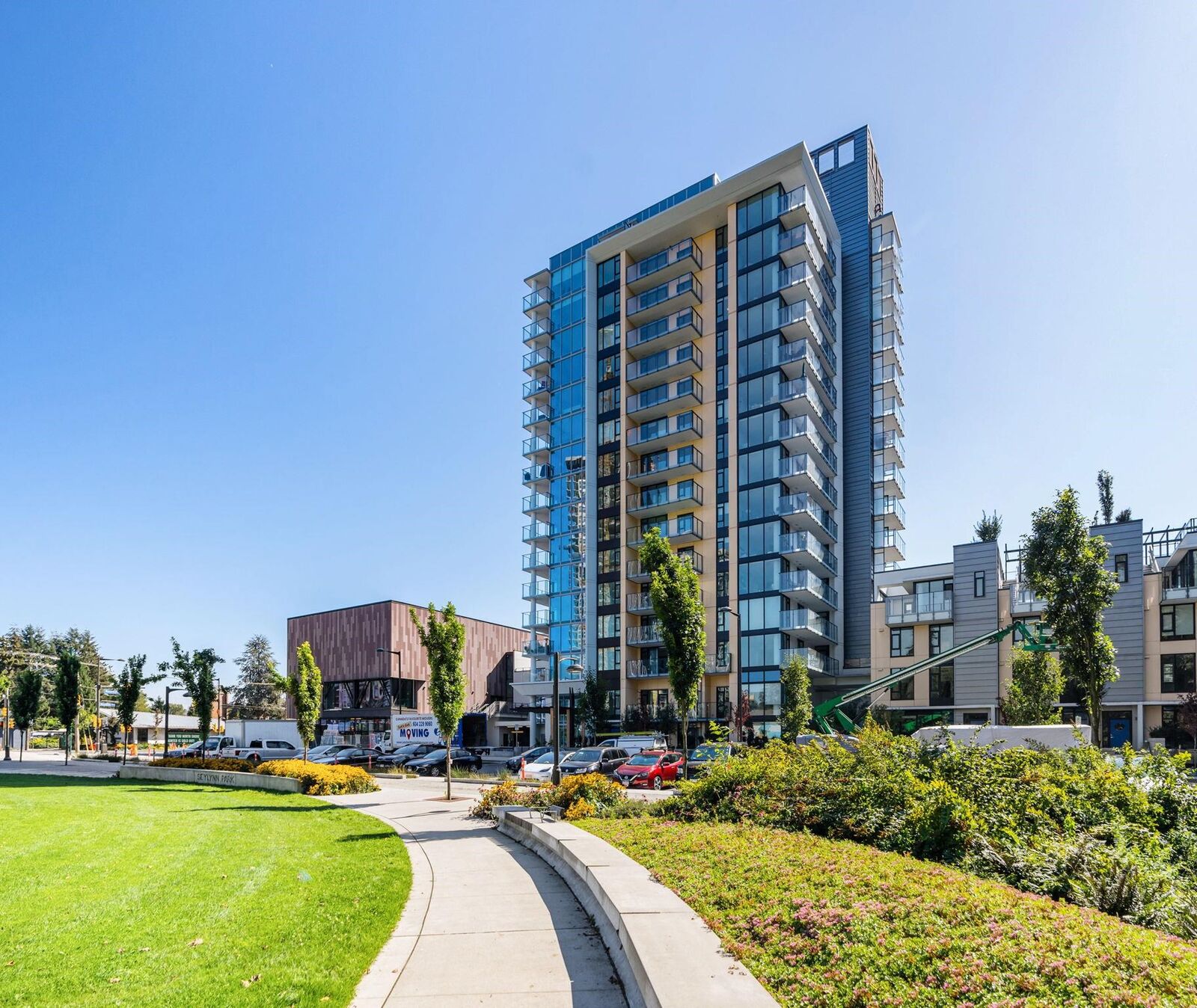 Property Photo: 1471 Hunter Street 403 BC V7J 1H3