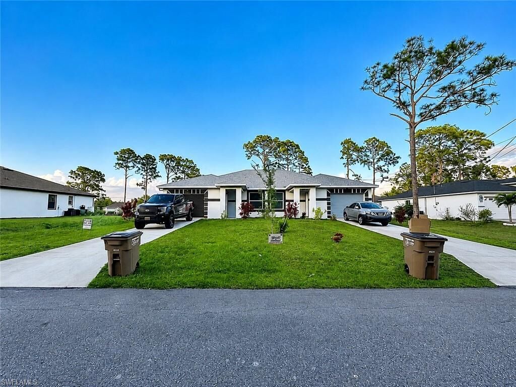 Property Photo:  5352/5354 30th St SW  FL 33973 