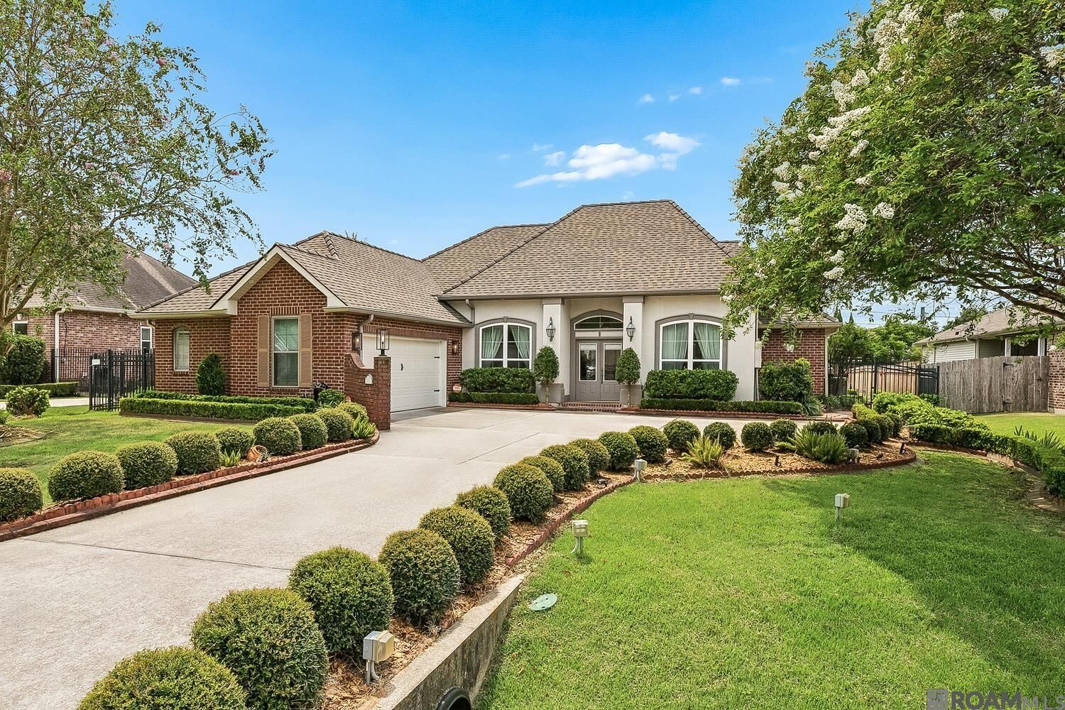 Property Photo: 311 Riverwood Dr LA 70087