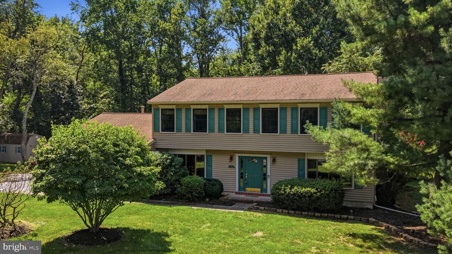 Property Photo:  15 Wayne Way  NJ 08520 