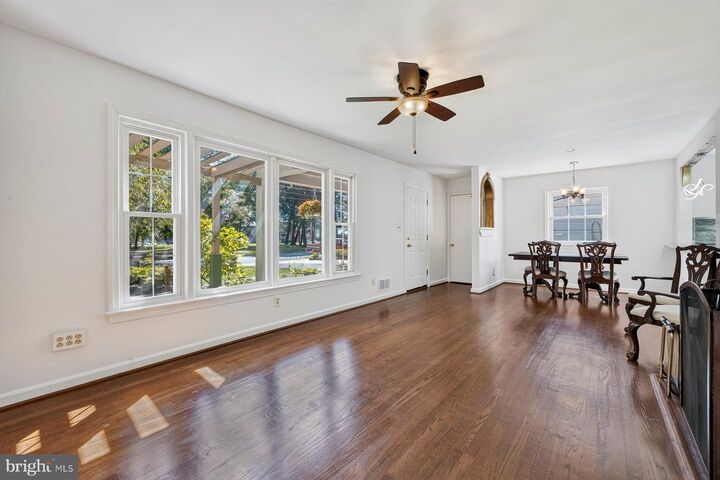 Property Photo: 6702 Lenclair Street VA 22306