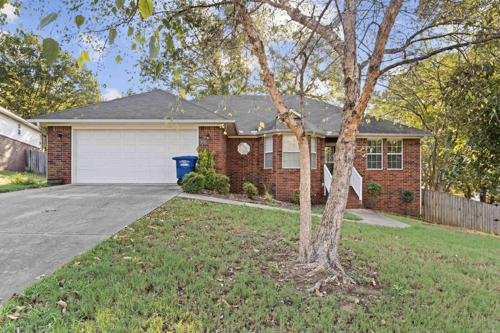 Property Photo: 1670 Nuthatch Cir AR 72034