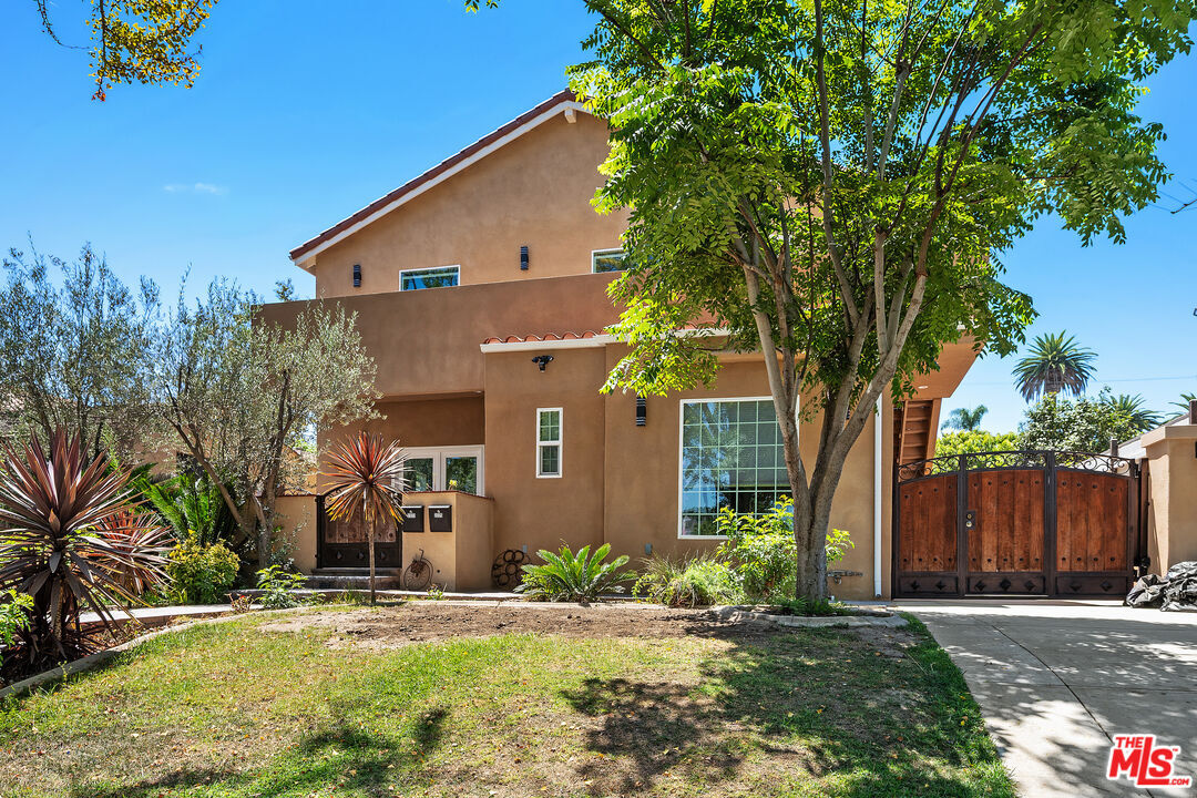 Property Photo: 2329 Selby Ave CA 90064