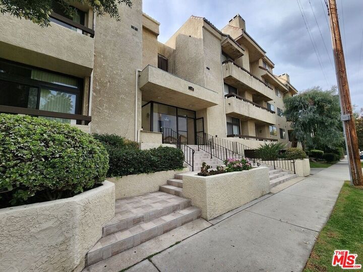 Property Photo: 5237 Newcastle Ave, Unit 305 CA 91316
