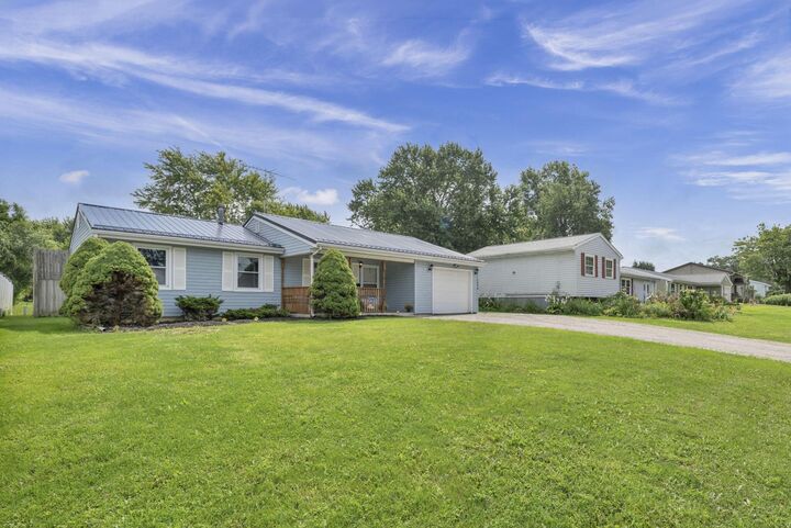 Property Photo:  1098 Colonial Avenue  OH 43302 