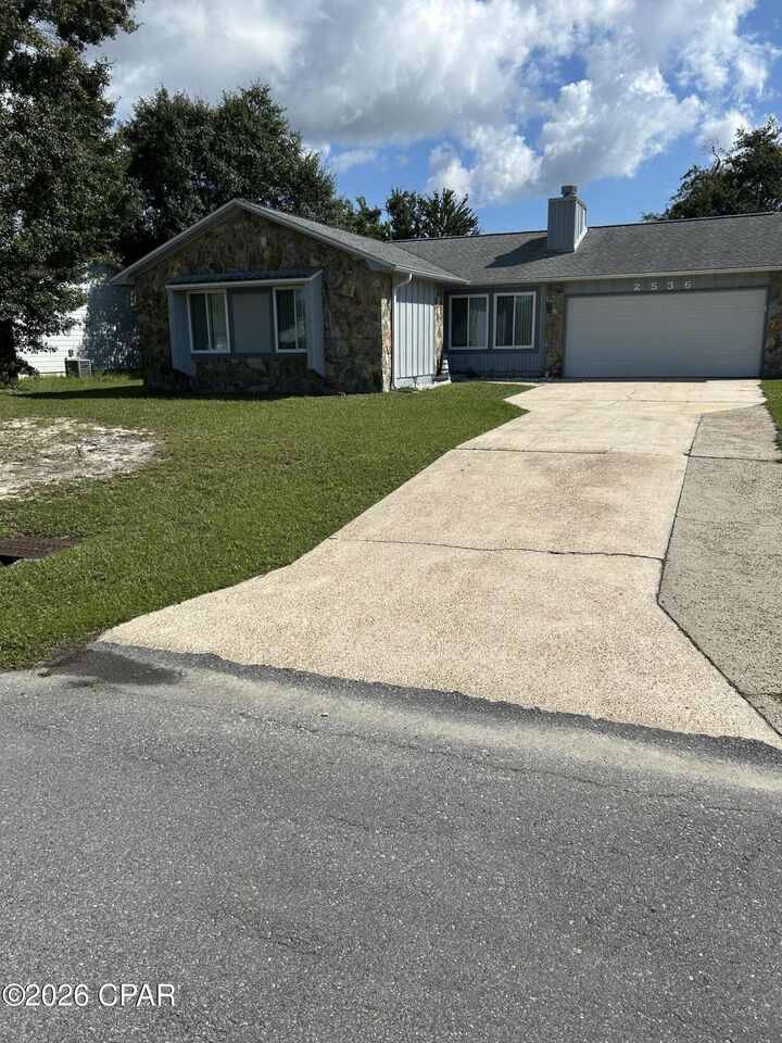 Property Photo: 2536 E 37th Plaza FL 32405