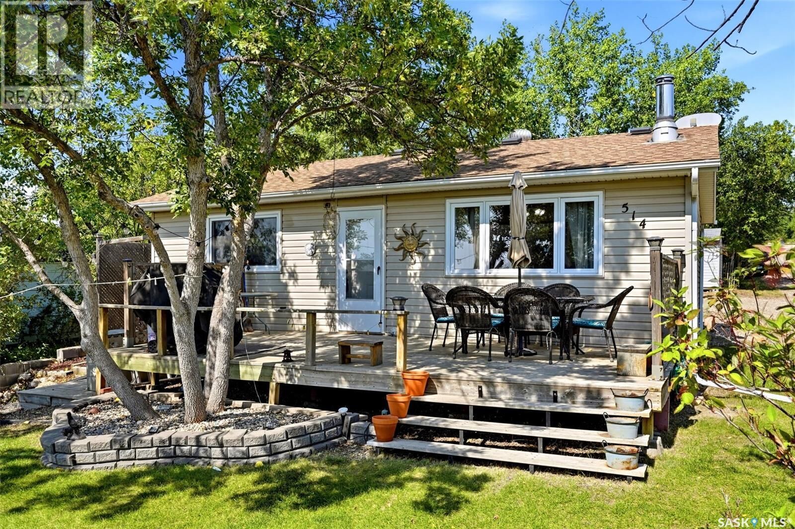 Property Photo: 514 Idylewylde Avenue SK S0G 4L0