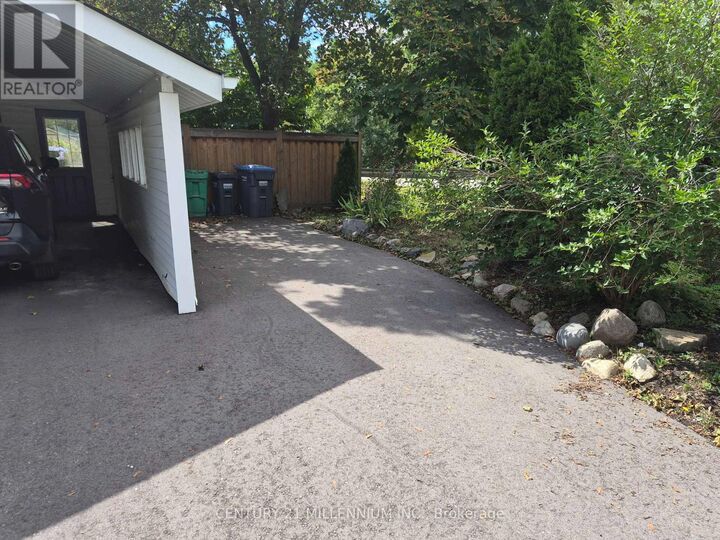 Property Photo: 40 Meadowland Drive ON L6W 2R4