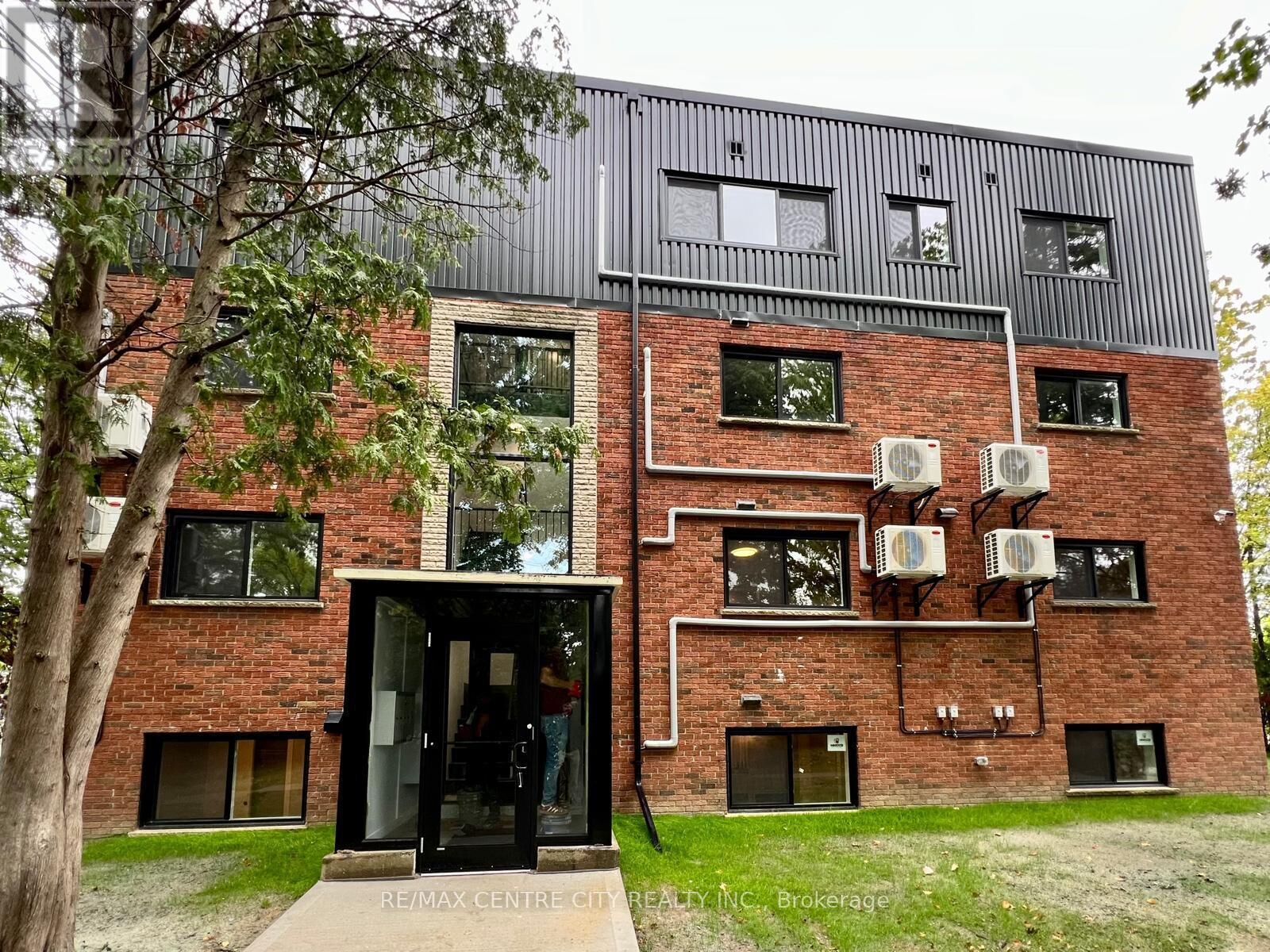 Property Photo:  400 Scenic Drive North 4C  ON N5Z 3A8 