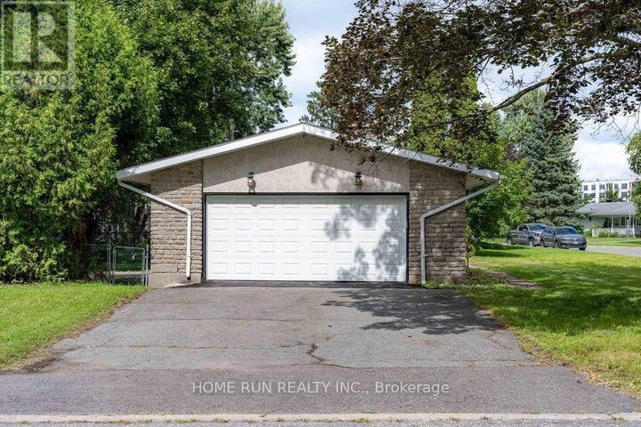 Property Photo: 50 Ullswater Drive ON K2H 5H6