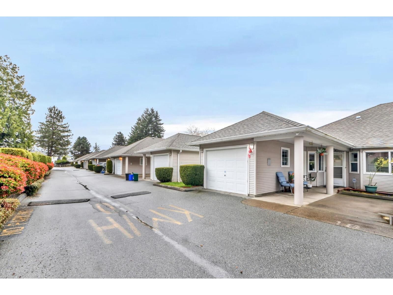 Property Photo:  7127 124 Street Avenue 18  BC V3W 3W9 