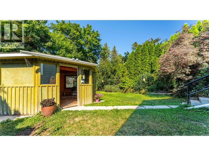 Property Photo: 215 19th Avenue South BC V0B 1G5
