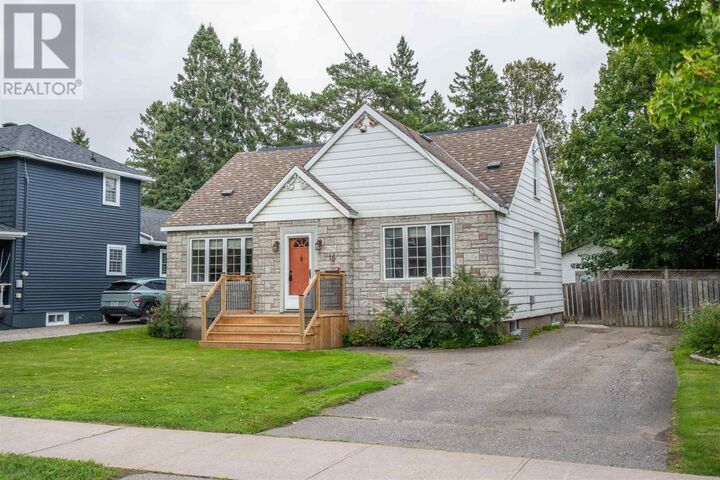 Property Photo:  16 Retta St  ON P6A 4B8 