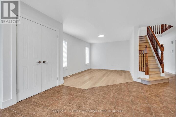 Property Photo: 799 Oakcrossing Road ON N6H 5V9