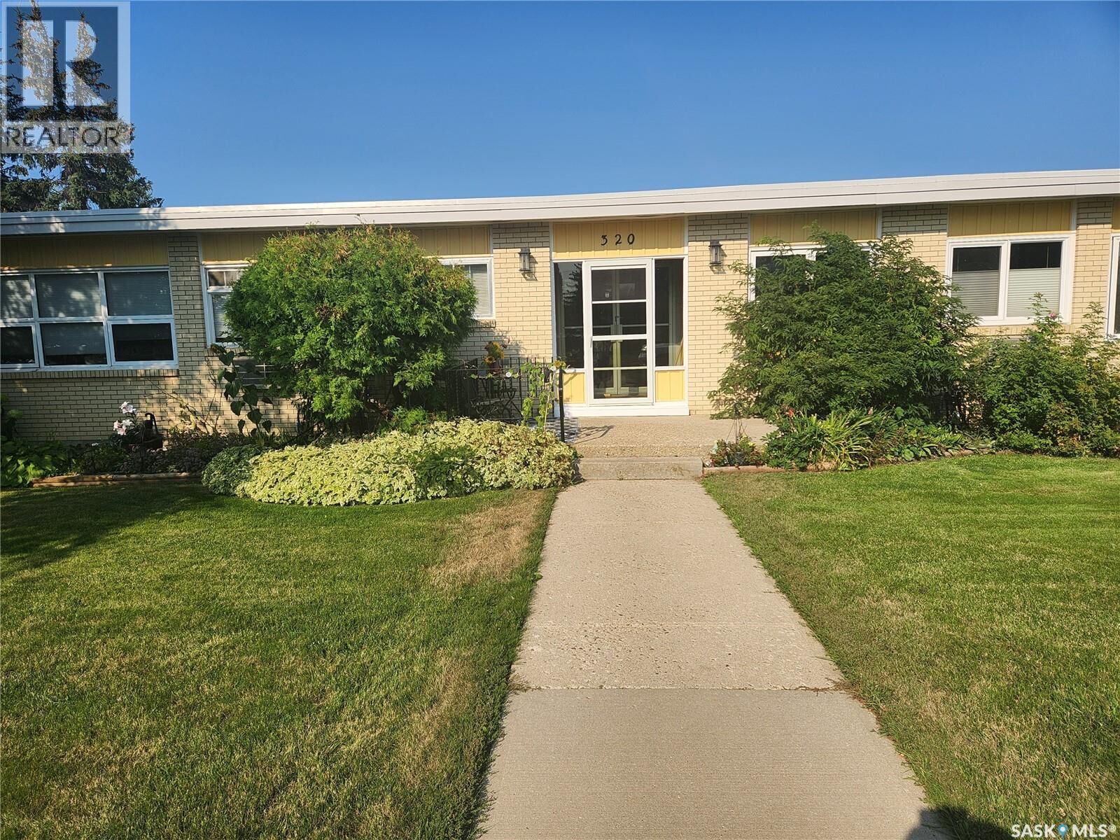 Property Photo: 5 320 13th Avenue NE SK S9H 2V9