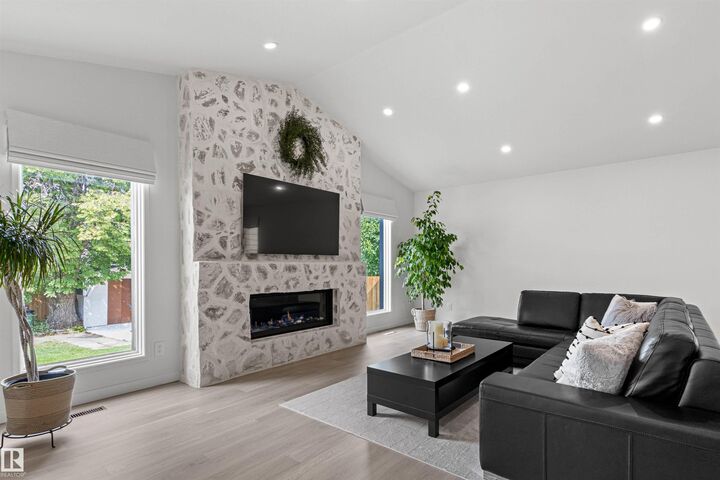 4704 106A Avenue NW — photo 1