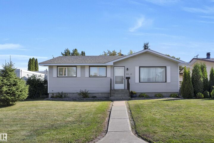 5121 43 Avenue — photo 1