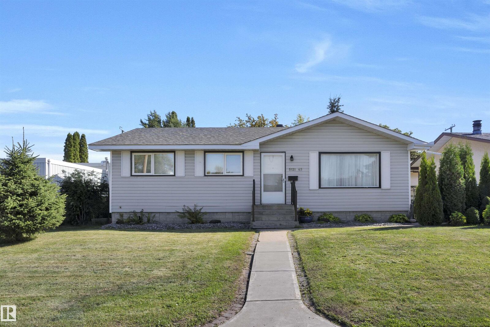 Property Photo: 5121 43 Avenue AB T9E 5A5