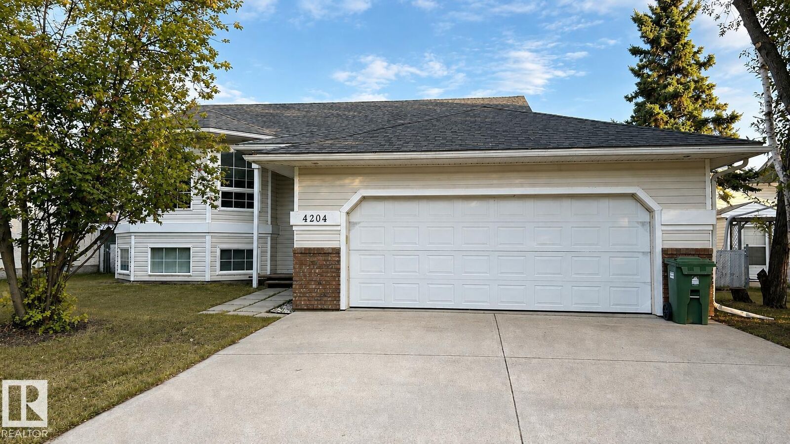 Property Photo:  4204 43 Avenue  AB T9N 1R7 