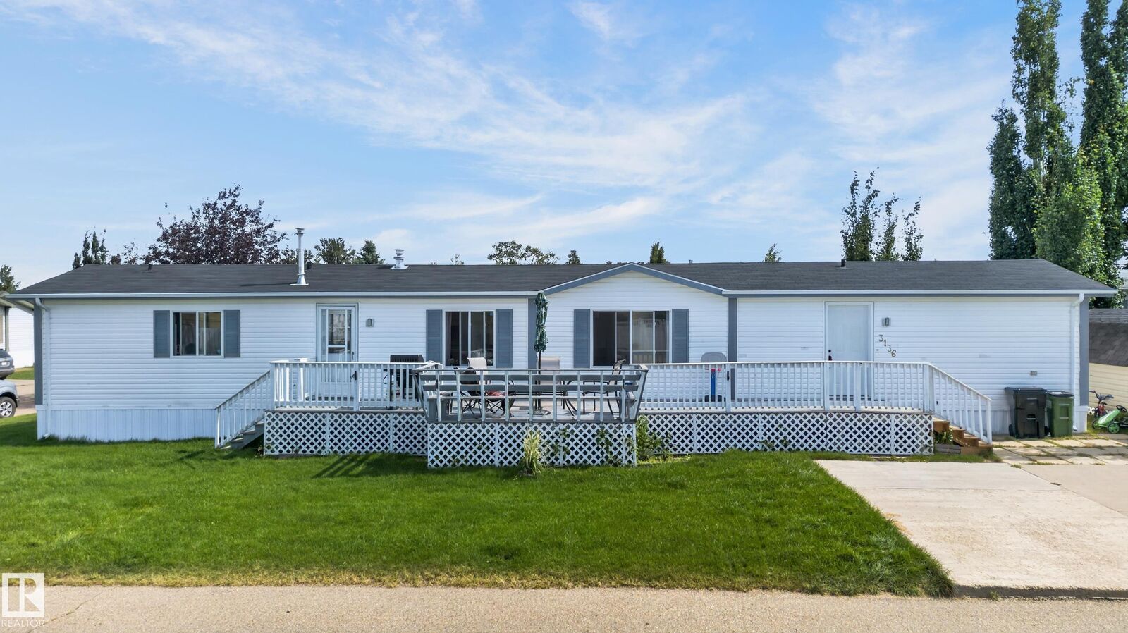 Property Photo: 3136 Lakewood Crescent NW AB T5S 2C5